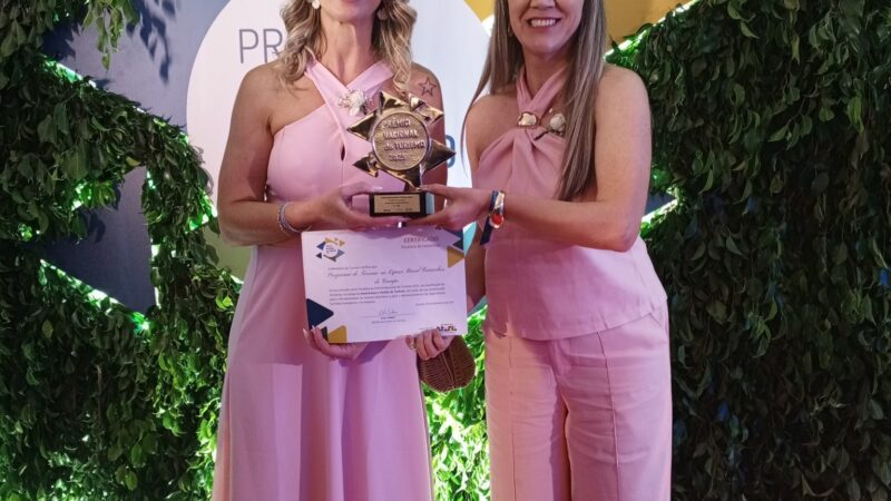 Santa Terezinha marca presença em premiação nacional de Turismo com participação da prefeita Valquíria Schwarz