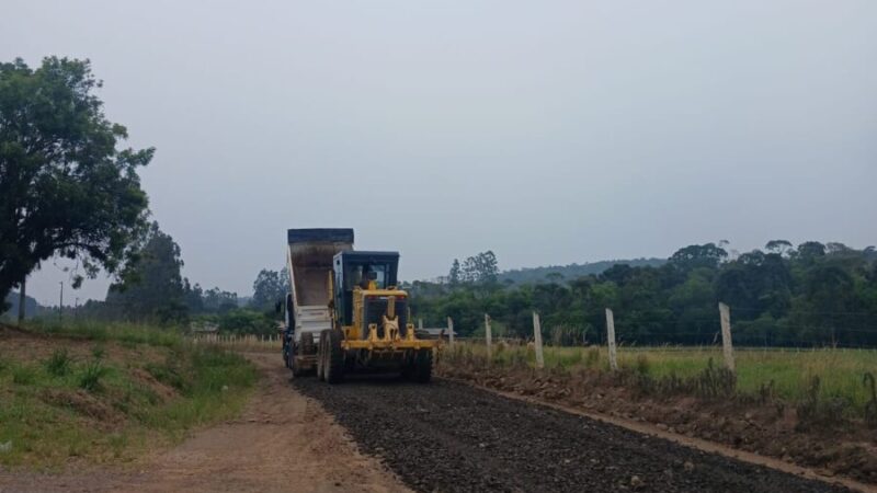Município de Santa Terezinha dá início à recuperação das estradas do interior; Itaio Grande recebe os primeiros serviços