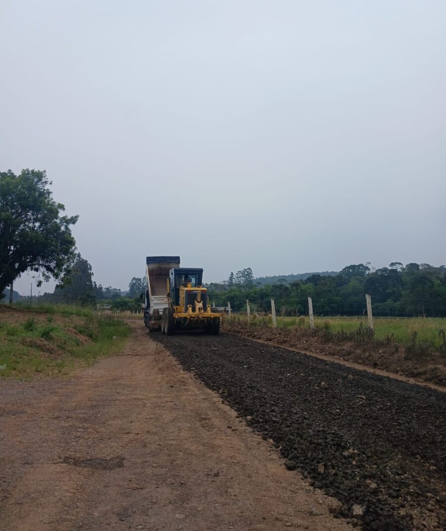 Município de Santa Terezinha dá início à recuperação das estradas do interior; Itaio Grande recebe os primeiros serviços