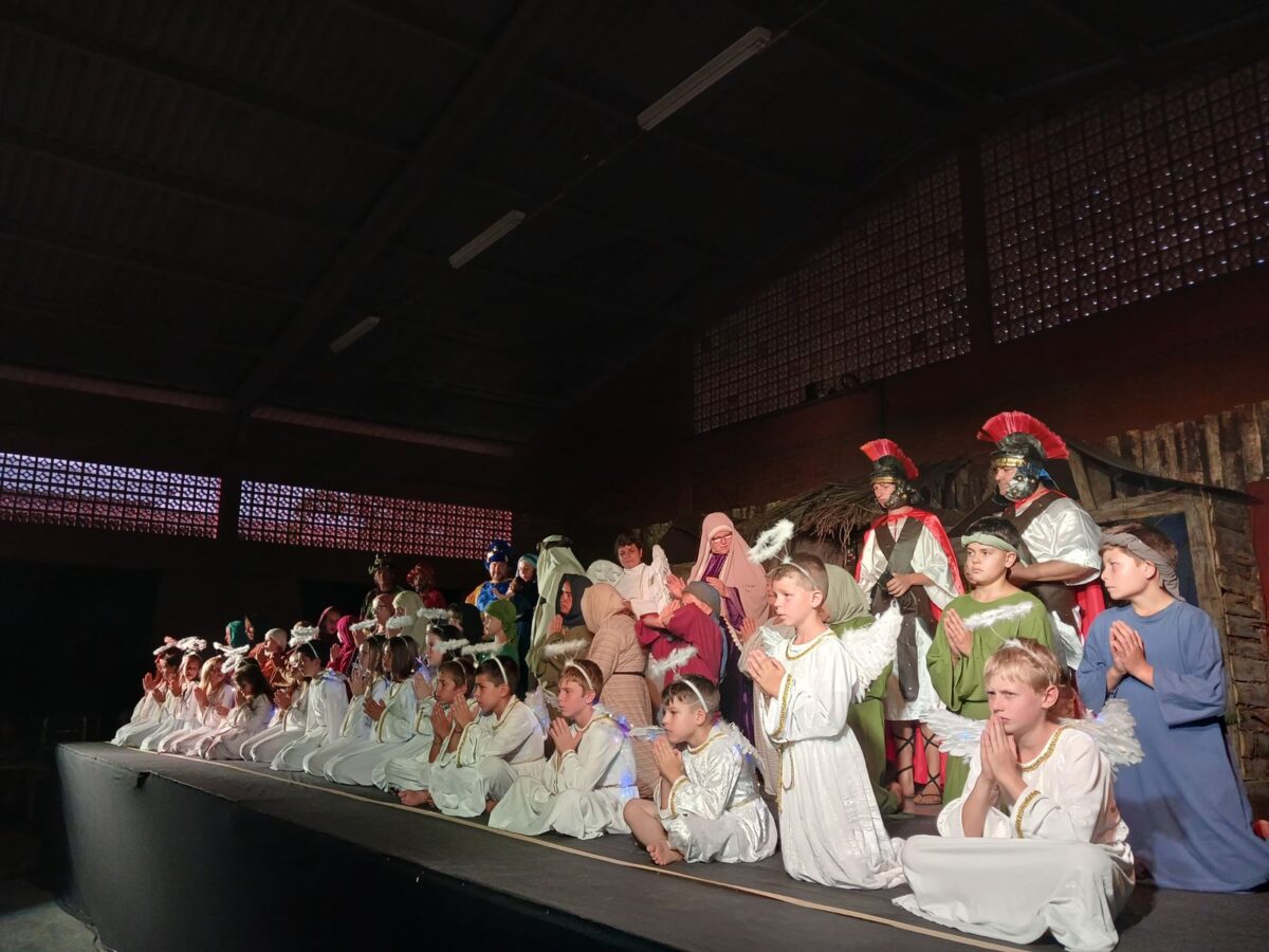 Evento Familiar Natalino reúne grande público no Parque Mata Nativa em Santa Terezinha