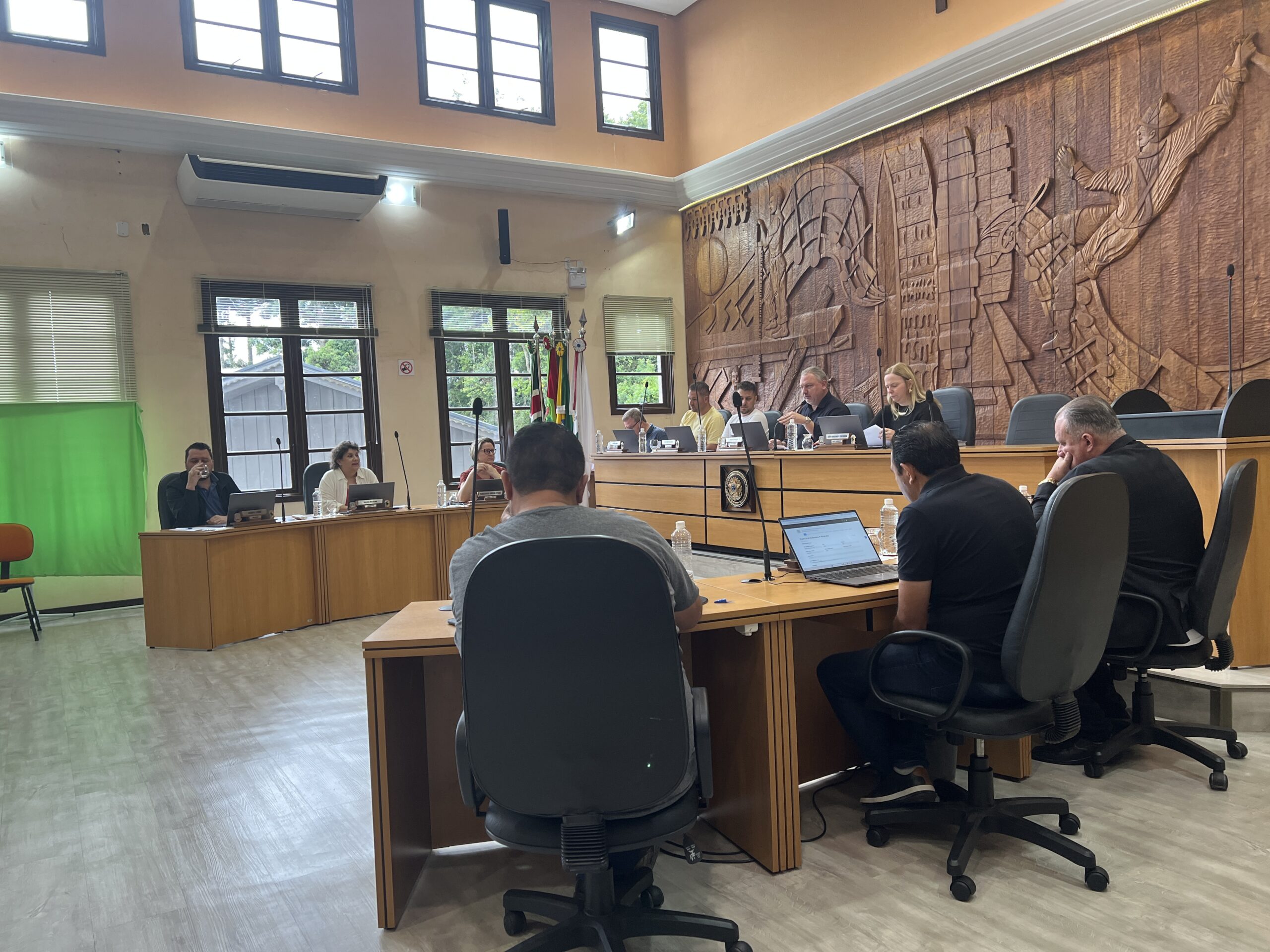 Câmara aprova dois projetos em sessões extraordinárias