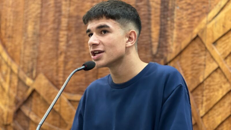 Defendido por vereador mirim, projeto pela juventude é aprovado