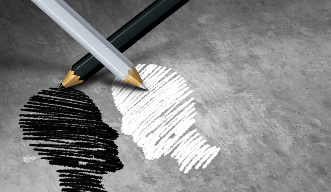 Homem denuncia injúria racial em farmácia de Papanduva; autora não foi localizada