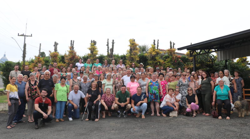 Confraternização do Grupo da Melhor Idade de Papanduva, reúne mais de 100 idosos em um almoço especial de fim de ano