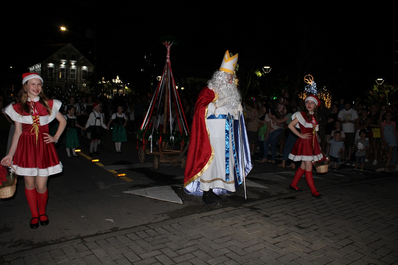 Desfile Natalino movimenta o Centro de São Bento do Sul nesta sexta-feira