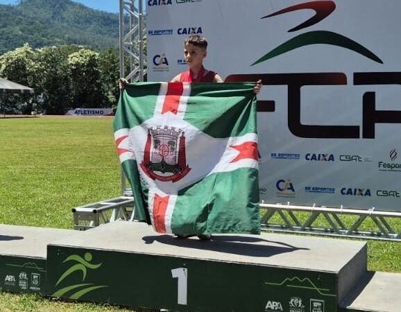 Atletismo: Atleta de São Bento faz história e quebra recorde estadual em Jaraguá do Sul