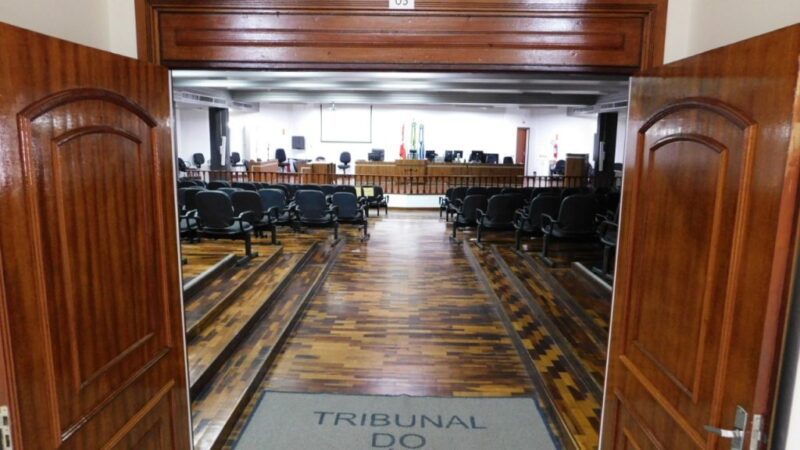 Homem é condenado por tentar matar companheira na frente do filho em Florianópolis