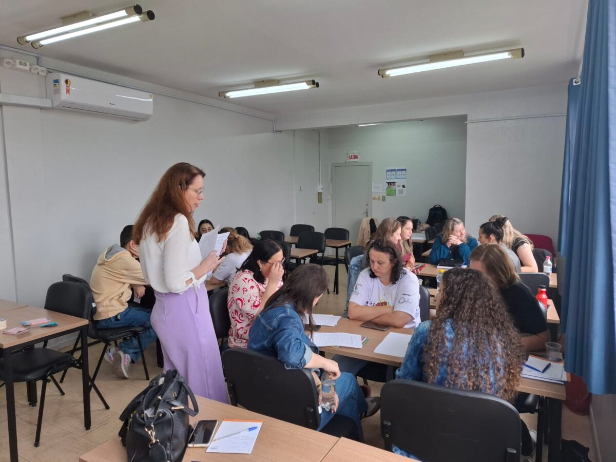 São Bento do Sul promove formação para secretários escolares com foco em gestão documental e eficiência administrativa