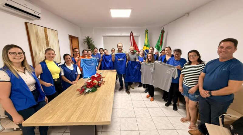 Papanduva entrega novos uniformes aos Agentes Comunitários de Saúde