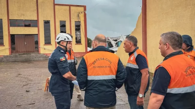 Ciclone deixa três mortos em Palhoça e mantém região Sul em alerta