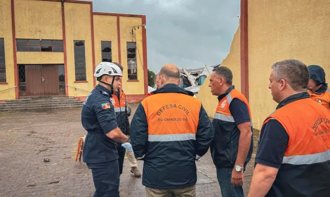 Ciclone deixa três mortos em Palhoça e mantém região Sul em alerta