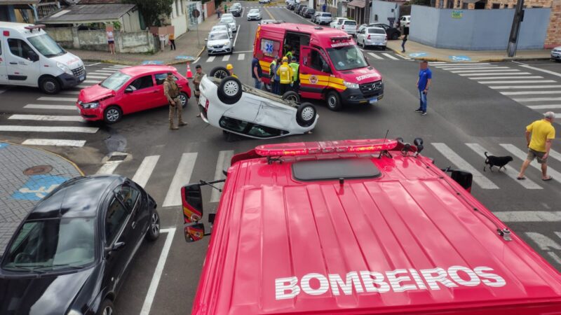 Colisão entre dois veículos deixa idosa ferida em Porto União