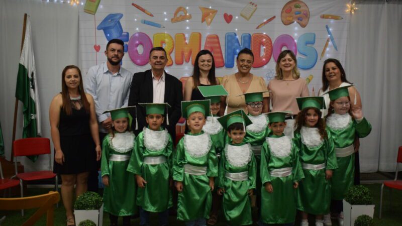 Formaturas da Pré-Escola II Celebram 155 Pequenos Formandos em Campo Alegre