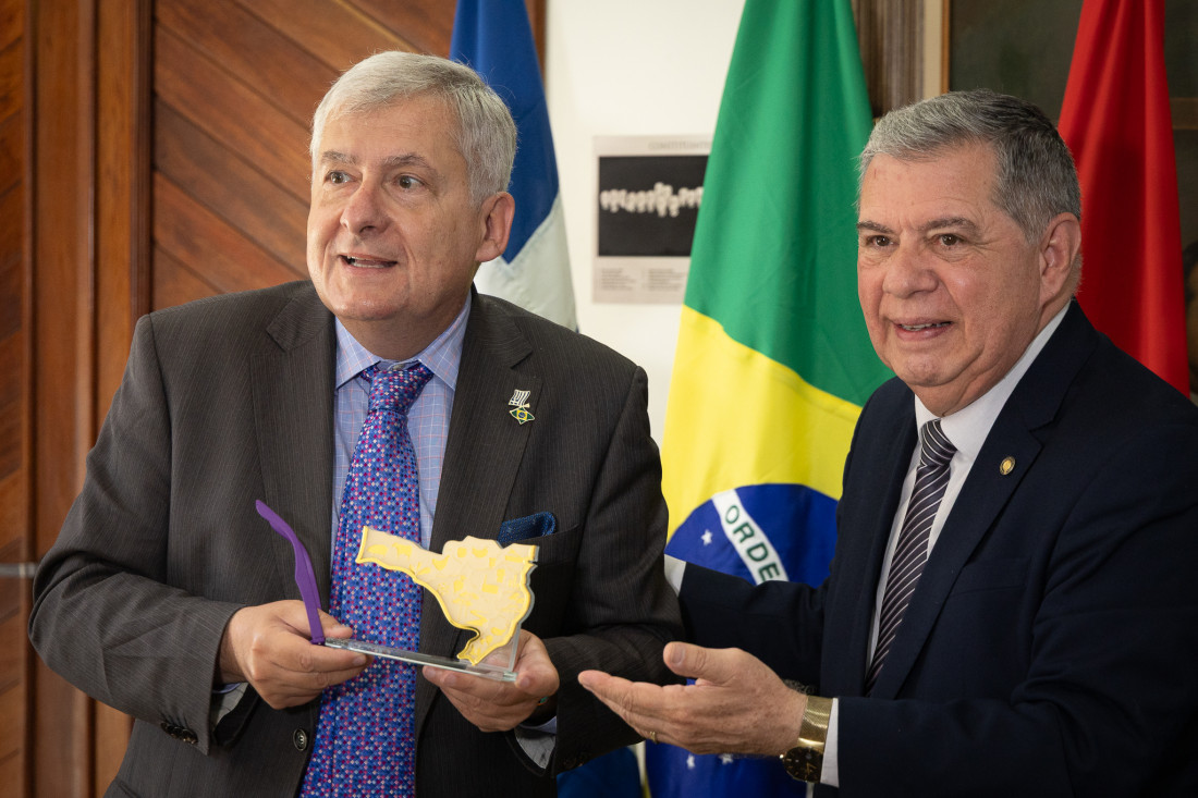 Comitiva grega visita Assembleia Legislativa e reforça laços históricos com Santa Catarina