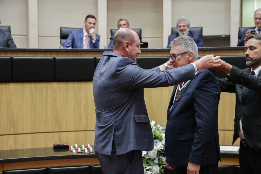 Comenda do Legislativo: Alesc presta homenagem a quem faz a diferença em SC
