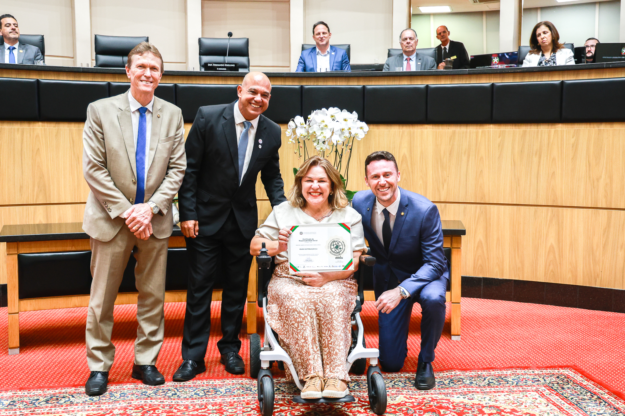 Fernando Krelling entrega certificados de Responsabilidade Social e marca encerramento das atividades da Alesc em 2025