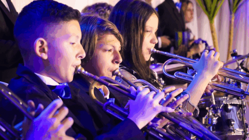 Concerto da Solidariedade emociona público com homenagem a Roberto Carlos em Canoinhas
