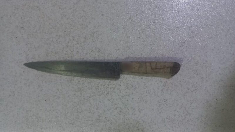 Mulher sobrevive a tentativa de feminicídio após ser esfaqueada pelo companheiro em SC