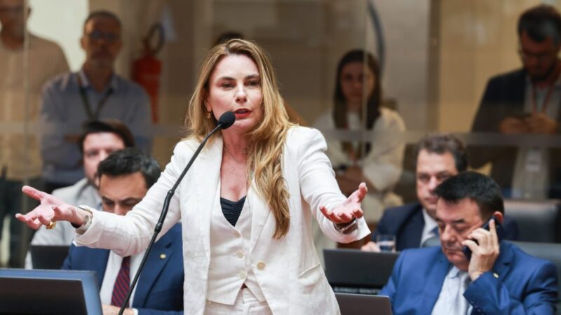 Alesc aprova projeto que proíbe cotas em universidades; debate gera reação e discurso forte da deputada Paulinha