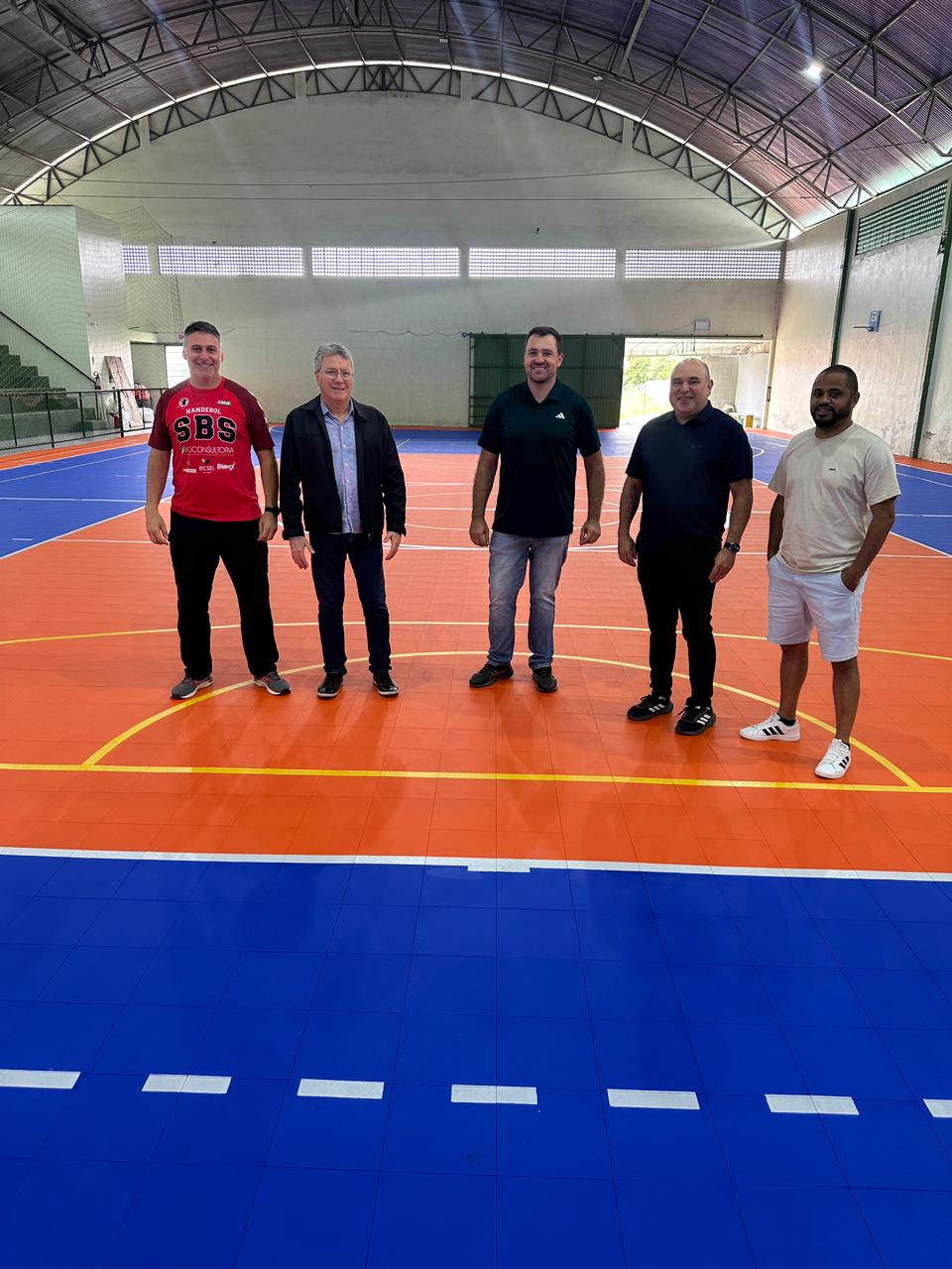 Escola Rodolfo Berti recebe novo piso modular e amplia oportunidades para o esporte e a educação