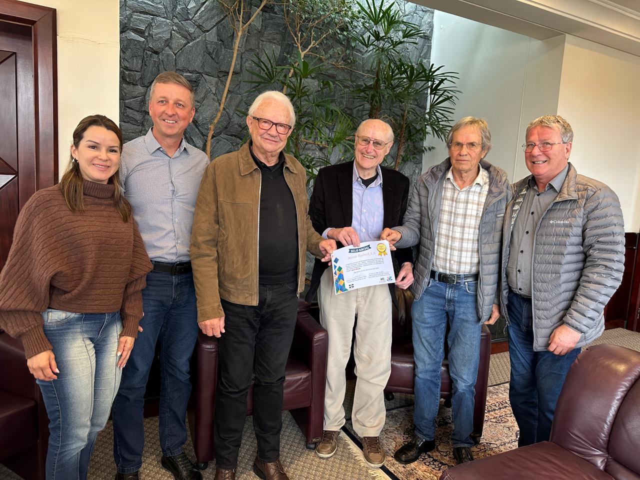 Prefeitura entrega Selo Social a empresas parceiras em projetos para adolescentes em São Bento do Sul