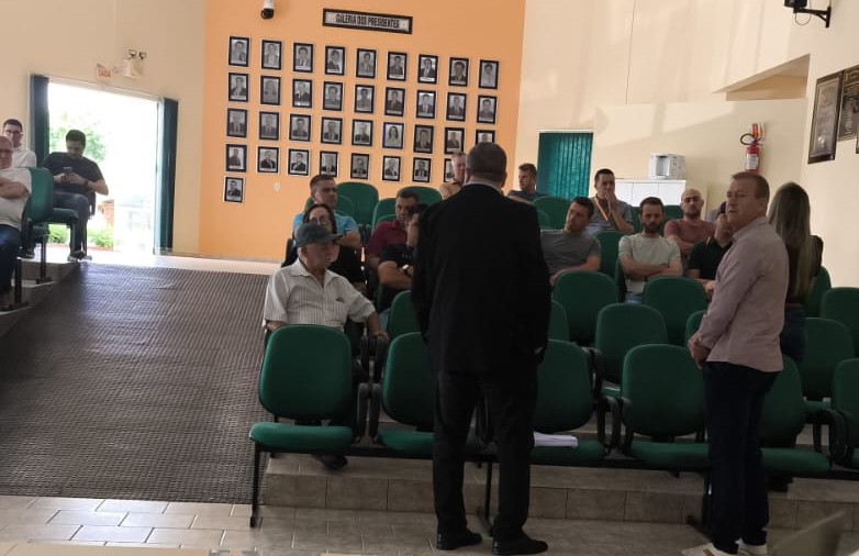 Derrota nos bastidores: Câmara impõe freio à pressa da prefeita Valquíria