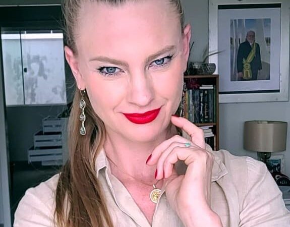 Justiça reconhece dano moral contra Jaciara Machuga e condena réu por ofensas em redes sociais e reforça limites da liberdade de expressão