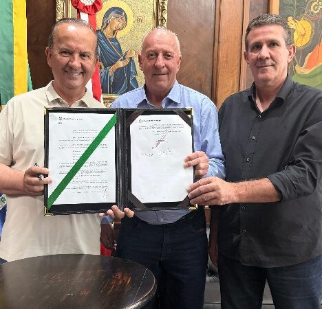 Governador Jorginho Mello sanciona lei do deputado Oscar Gutz que proíbe reconstituição de leite em pó importado em SC