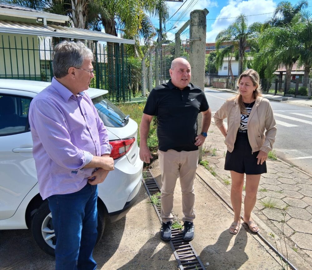 Prefeito e secretário de Educação visitam obras do PEM Vereador Alexandre Alfredo Garcia 