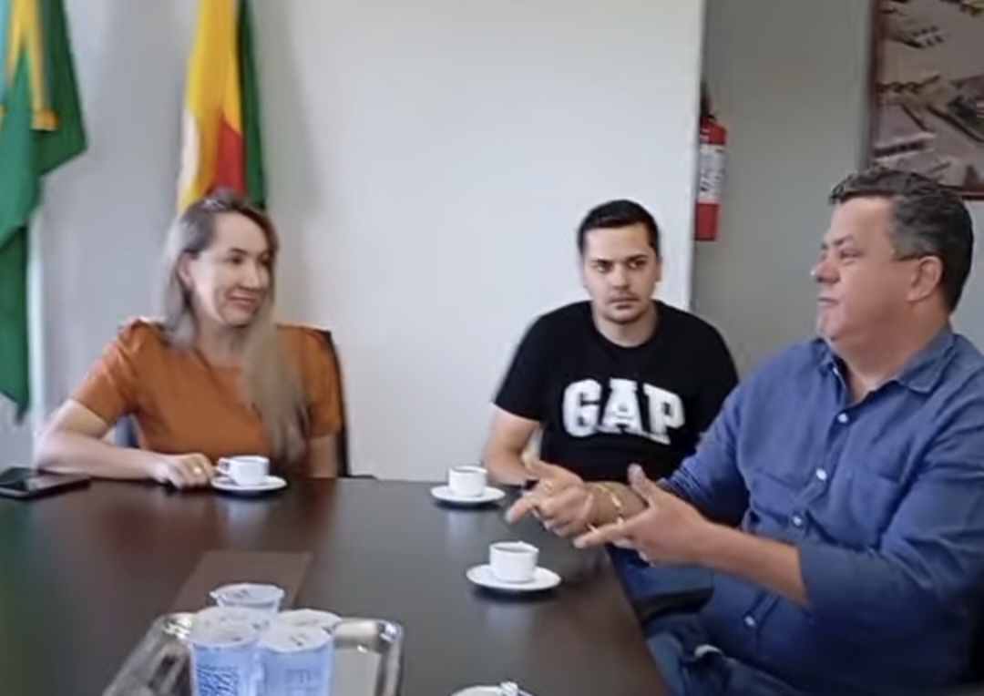 Deputado Ivan Naatz reforça compromisso com Santa Terezinha e anuncia novos recursos para Espaço Cultural através do vereador Bauer