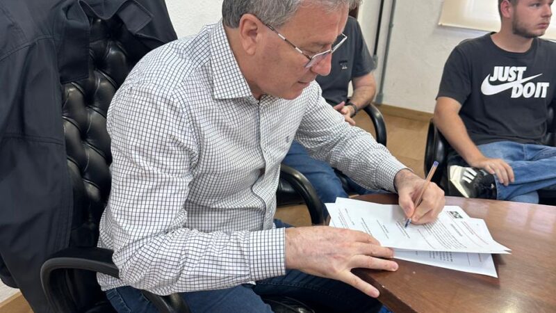 Prefeitura assina ordem de serviço para requalificação da Estrada Cruzeiro