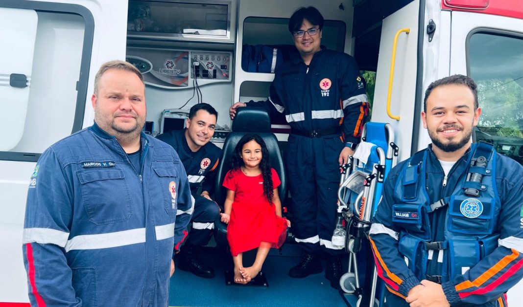 Sonho de infância ganha vida com visita do Samu em aniversário de cinco anos em São Mateus do Sul