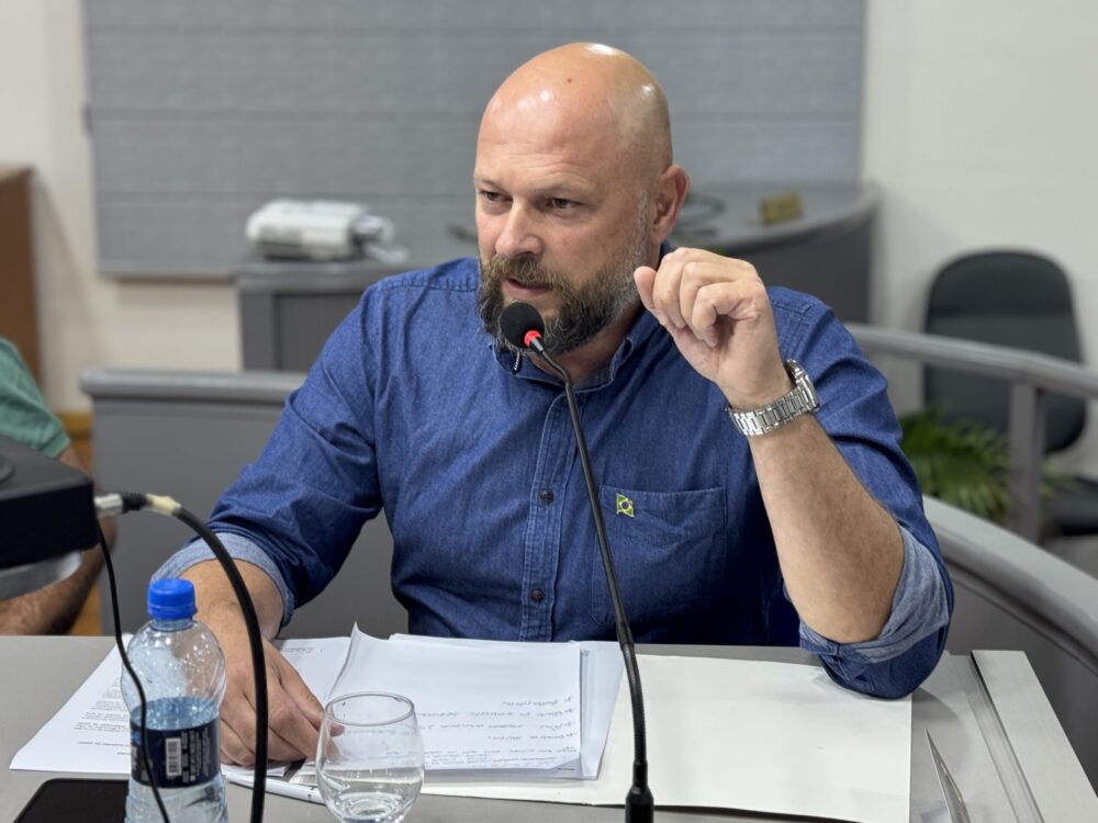 REPOSIÇÃO: aprovada com muitas críticas“Não dá mais para fingir que está tudo bem”, dispara vereador em cobrança pública