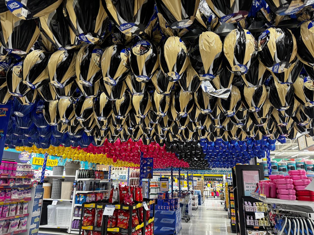 Rede Condor antecipa clima de Páscoa nas lojas com foco na experiência do cliente