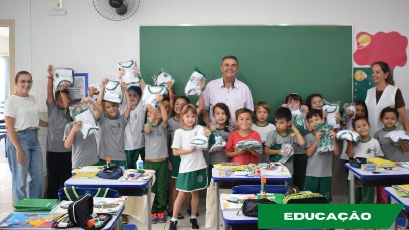 Campo Alegre entrega uniformes escolares de verão para alunos da rede municipal
