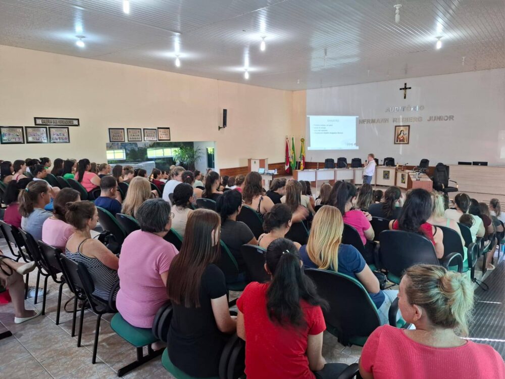 Formação continuada reúne educadores e reforça compromisso com ensino humanizado em Santa Terezinha