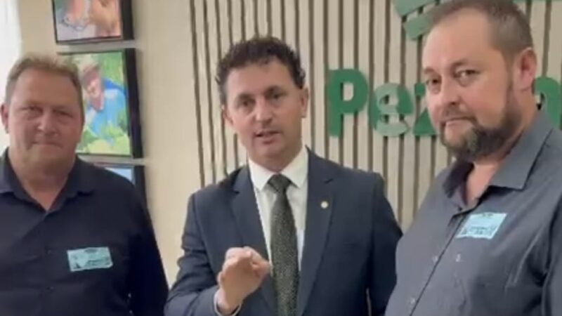 Evaldo Bauer e Israel de Lima garantem van, trator e implemento agrícola em agenda oficial em Brasília