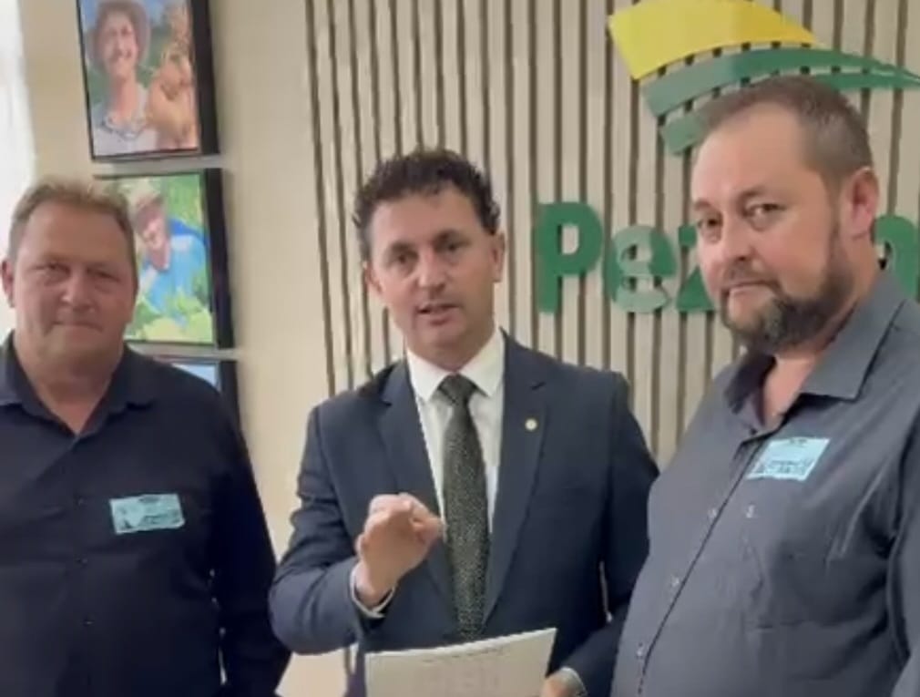 Evaldo Bauer e Israel de Lima garantem van, trator e implemento agrícola em agenda oficial em Brasília