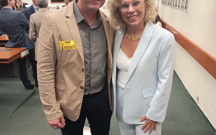 Trabalho que gera frutos: Cláudio Drozsdek garante trator para fortalecer comunidades do interior