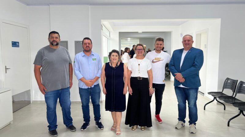 Vereadores prestigiam reinauguração do Posto Central