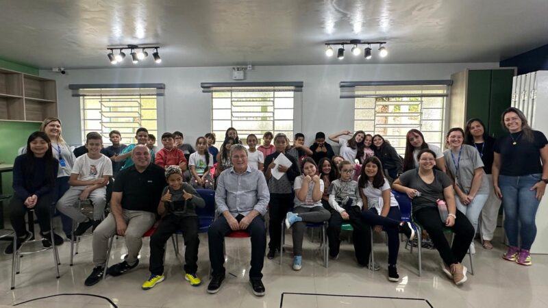 Estudantes da EBMI Engelberto Grossl iniciam atividades no Laboratório Maker em 2026