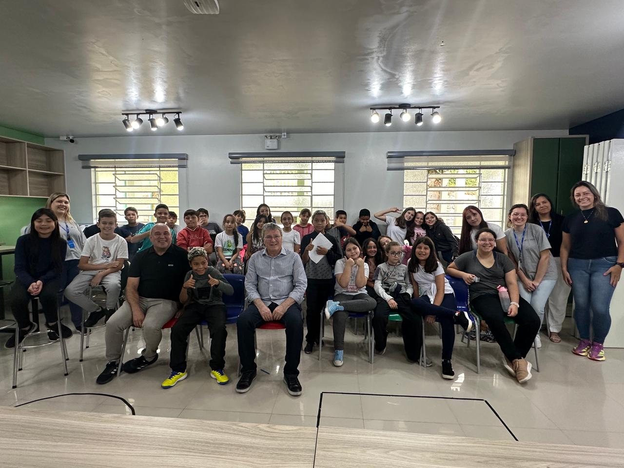 Estudantes da EBMI Engelberto Grossl iniciam atividades no Laboratório Maker em 2026