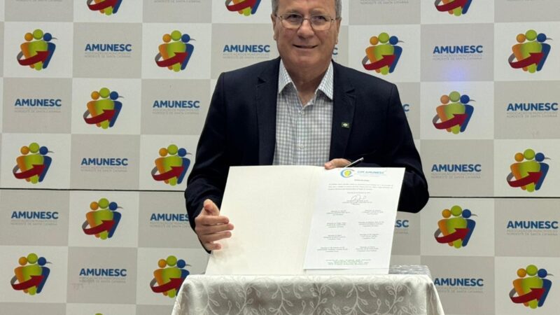 Novos presidentes da AMUNESC e do CIM-AMUNESC tomam posse em Joinville