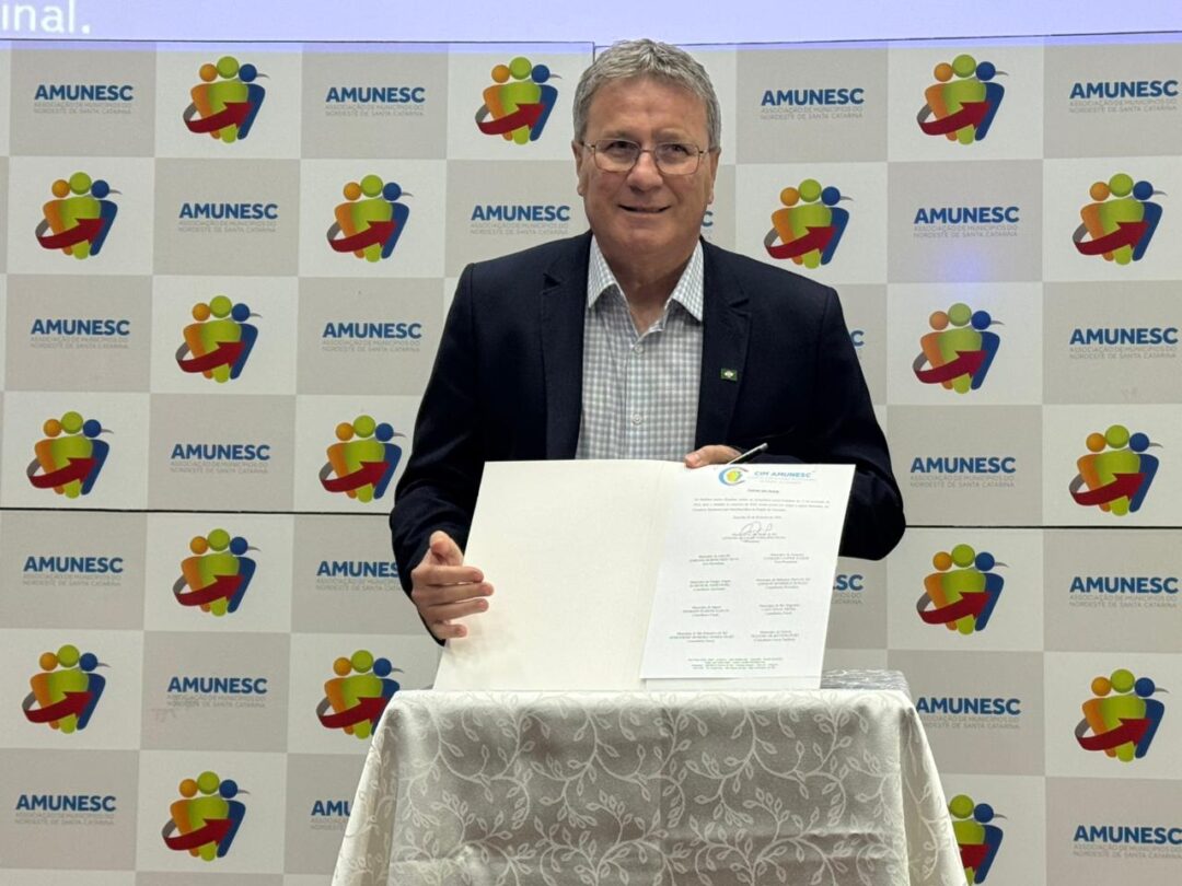 Novos presidentes da AMUNESC e do CIM-AMUNESC tomam posse em Joinville