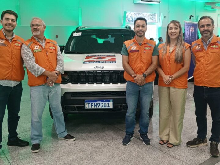 Santa Terezinha é contemplada com veículo e kits de pontes em ato do Governo de Santa Catarina em Rio do Sul