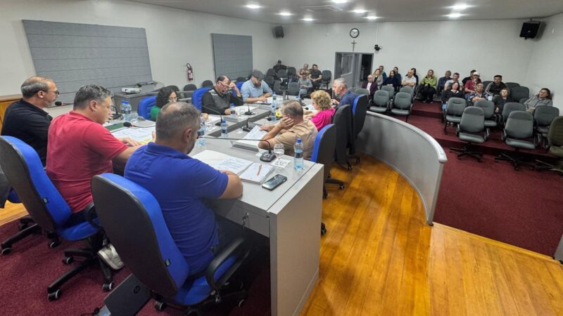 Moradores acompanham votação que oficializa Associação de Avenquinha