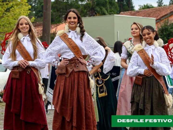O desfile em comemoração aos 129 anos de Campo Alegre