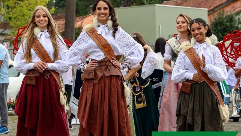 O desfile em comemoração aos 129 anos de Campo Alegre
