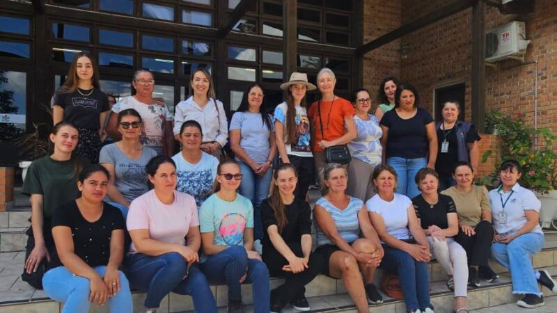 Mulheres de Santa Terezinha iniciam jornada de capacitação no Projeto Flor-e-Ser