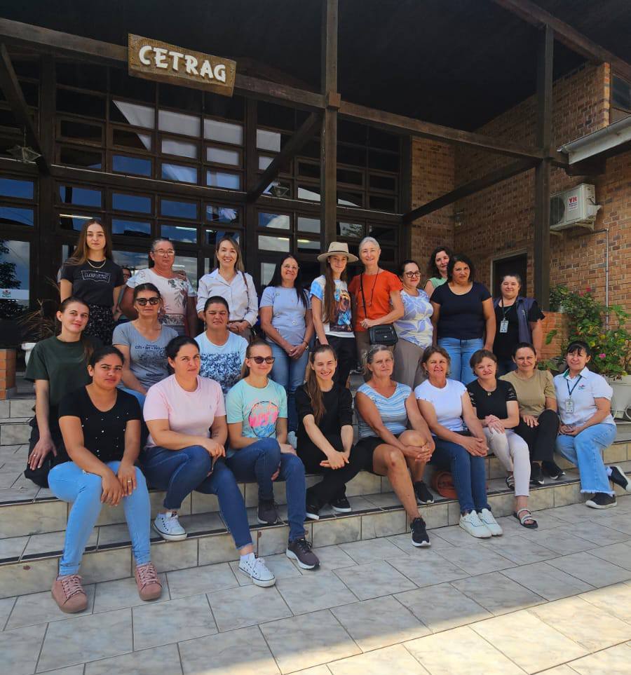 Mulheres de Santa Terezinha iniciam jornada de capacitação no Projeto Flor-e-Ser
